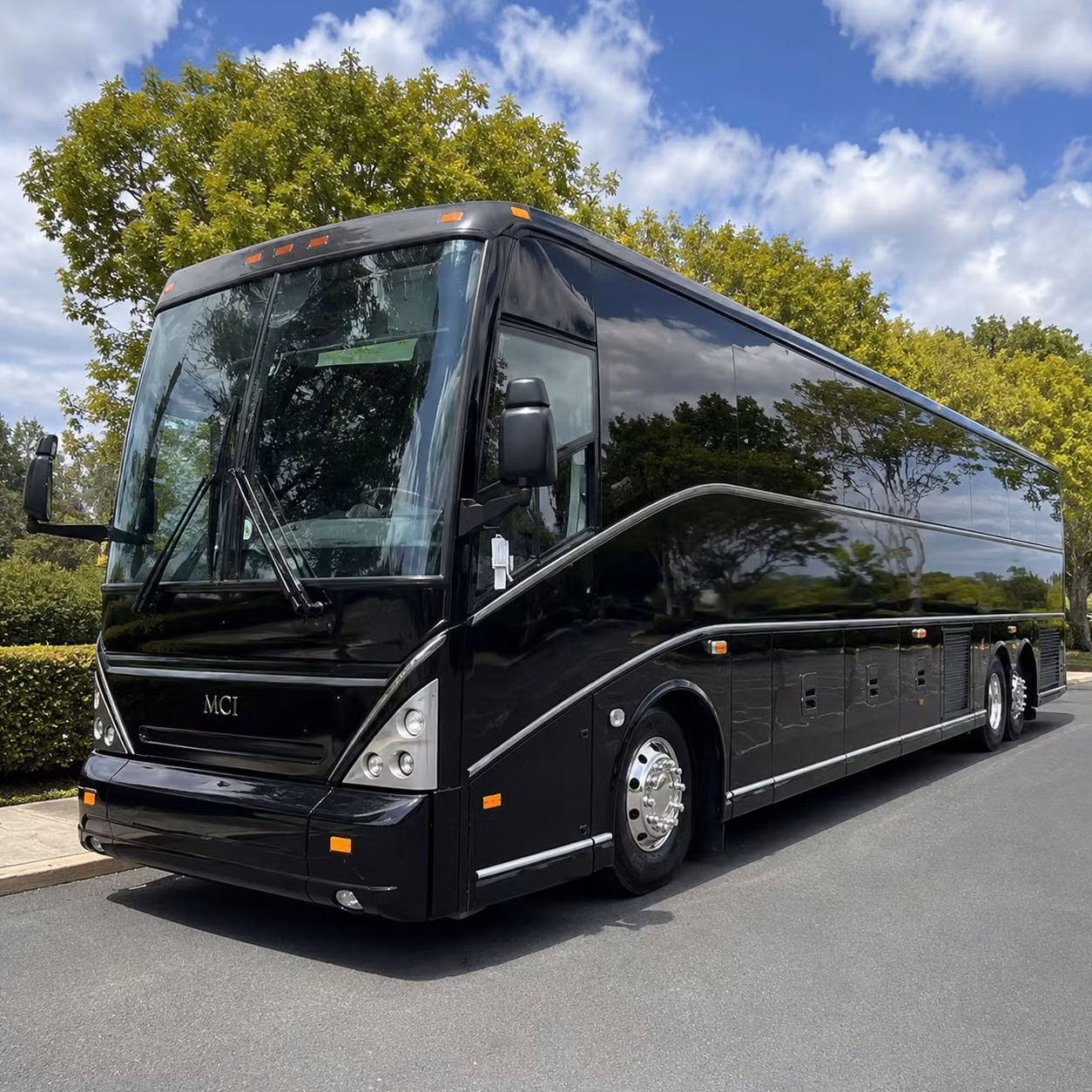 charterbusloxahatcheecharterbus com helps you book concert group transportation for every venue in south florida