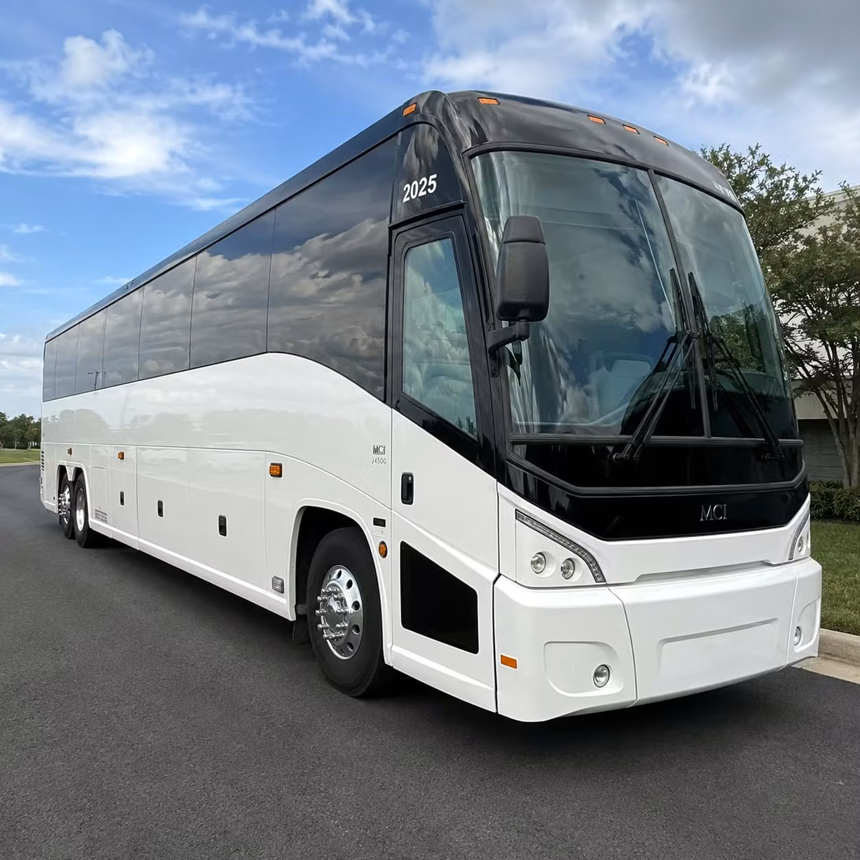 find the right bus for cruzan amphitheatre shows and south florida stadium events